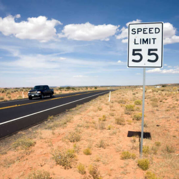 Ограничения скорости на дорогах в США